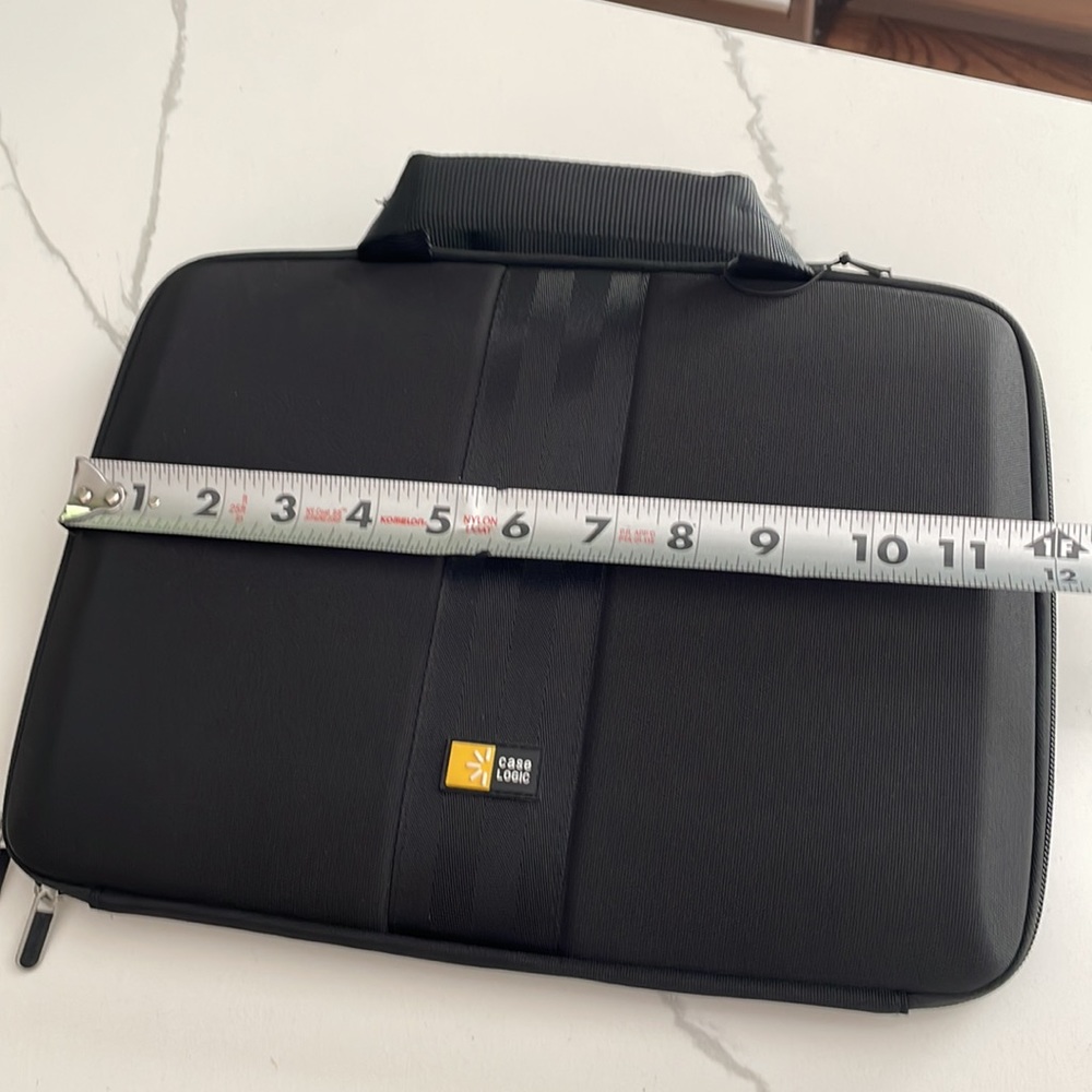 CASE LOGIC ZIPPERED CASE - Picture 4 of 7
